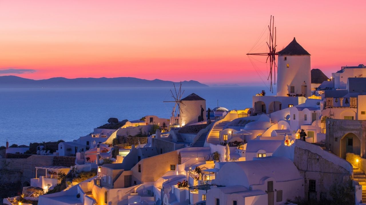 Best Sunset Spots in Santorini: Where to Watch the Island’s Most Famous View